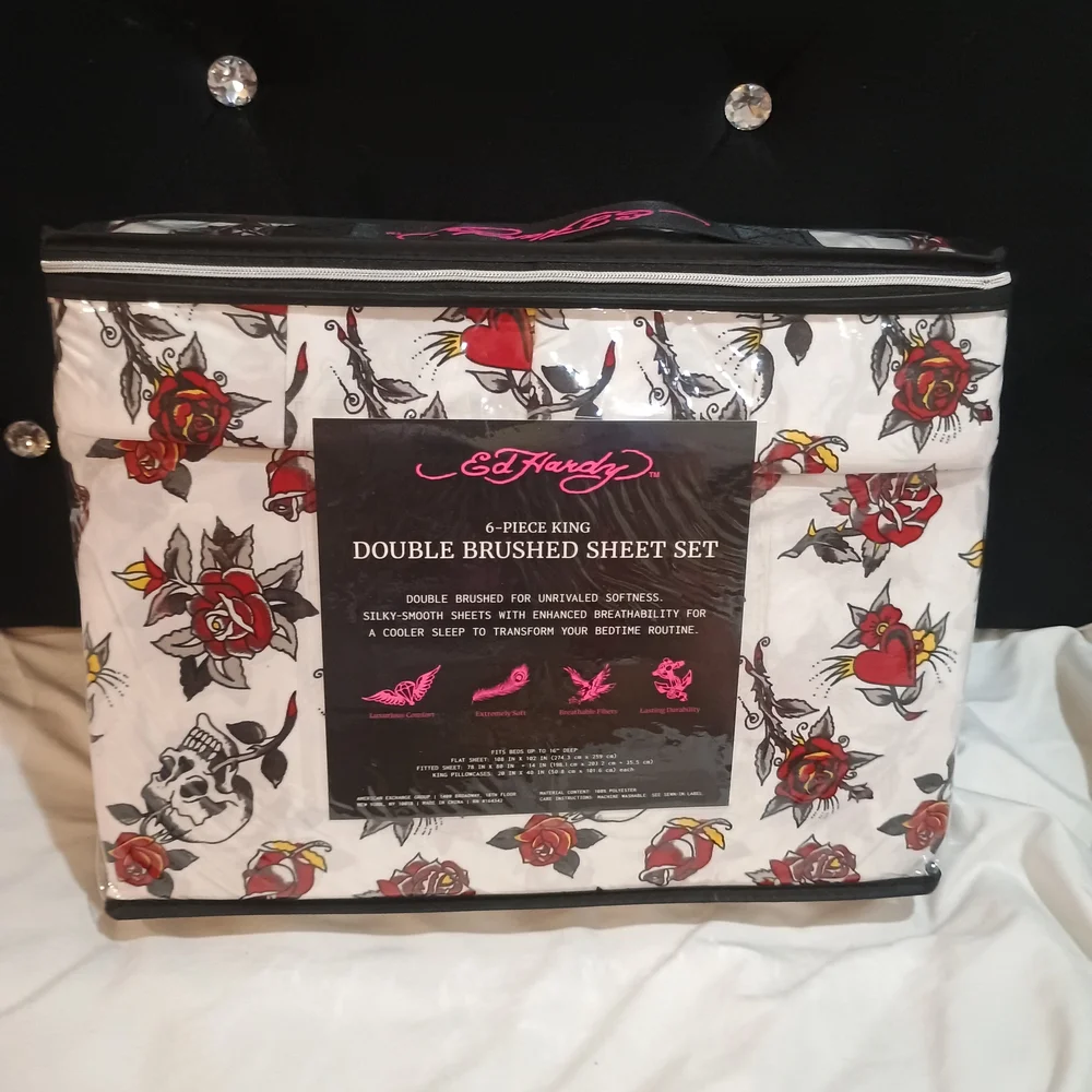 New {Ed Hardy} White & Vibrant Red 6-Piece King Brushed Sheet Set